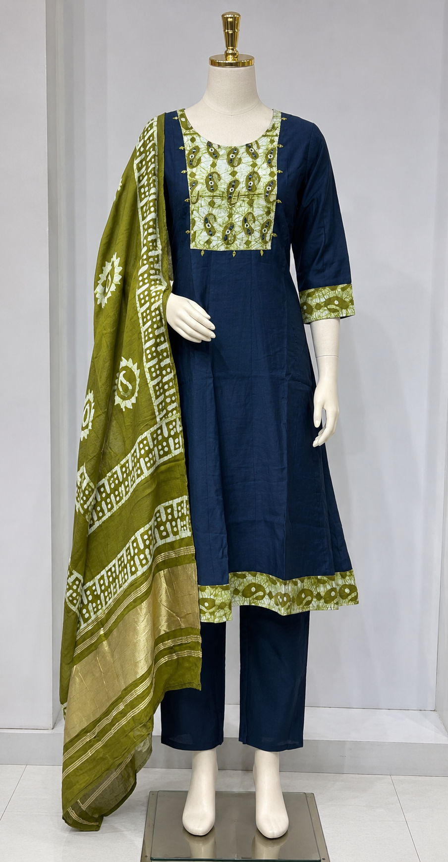 NAVY BLUE PRINTED KURTA PANT SET WITH OLIVE GREEN DUPATTA